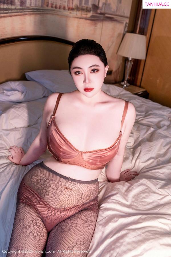  [XiuRen]高清写真图 2025.03.03 No.9955 风景尤美 丝袜美臀第36张图片
